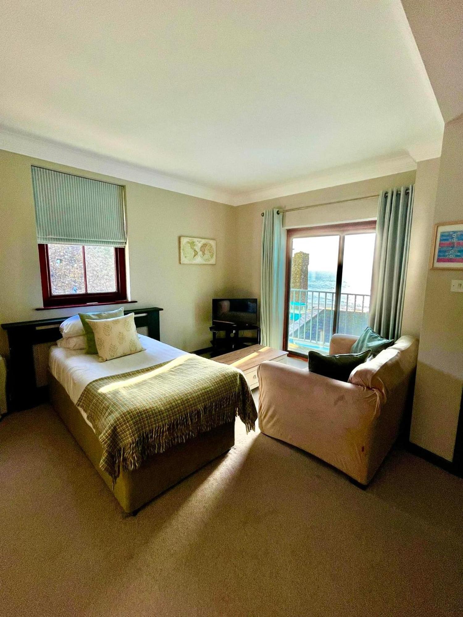 เดอะ เอสพลานาด Bed & Breakfast เท็นบี ภายนอก รูปภาพ