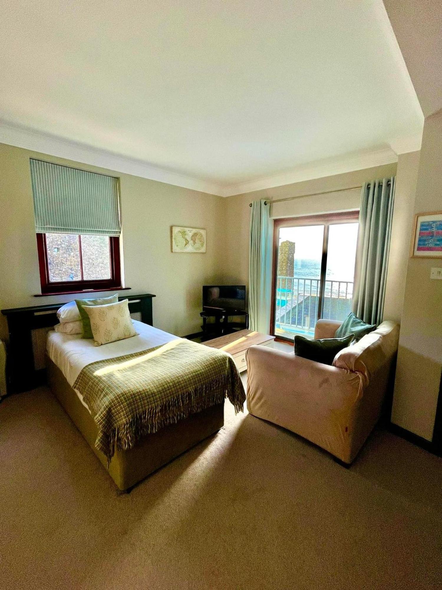 เดอะ เอสพลานาด Bed & Breakfast เท็นบี ภายนอก รูปภาพ
